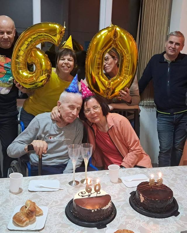 Rođendan u domu — torte i baloni za šezdeseti